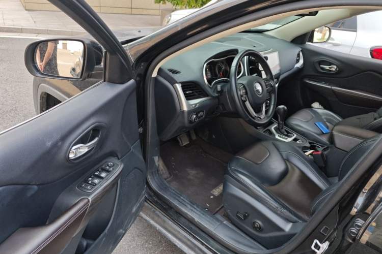 Used Jeep Cherokee 2016 2.4L Leading Edition Driver Seat