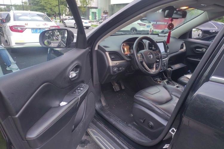Used Jeep Cherokee 2016 2.4L Superior Edition Driver Seat