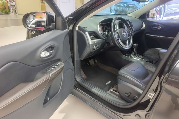 Used Jeep Cherokee 2016 2.4L Professional Smart Version Driver Seat