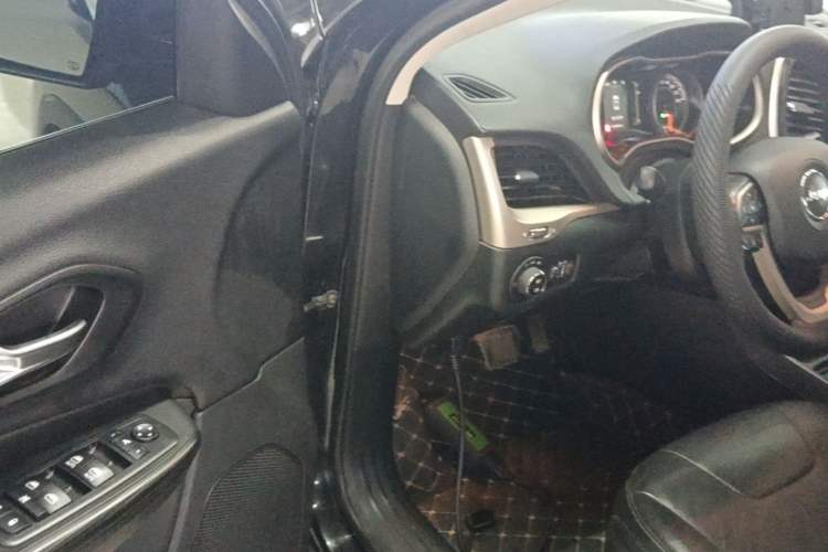Used Jeep Cherokee 2016 2.4L Leading Edition Driver Seat