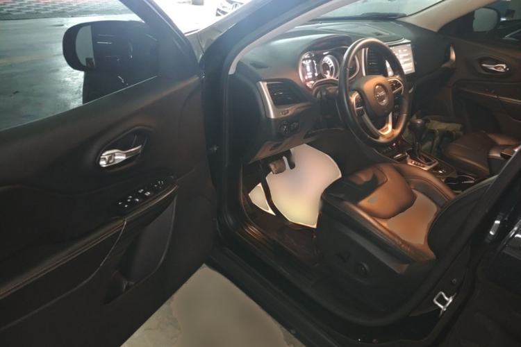 Used Jeep Cherokee 2016 2.4L Leading Edition Driver Seat