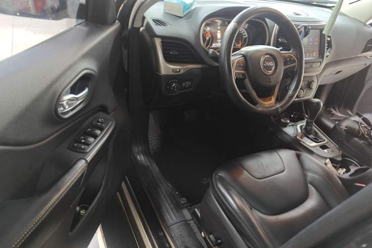 Used Jeep Cherokee 2016 2.4L Professional Smart Version Driver Seat