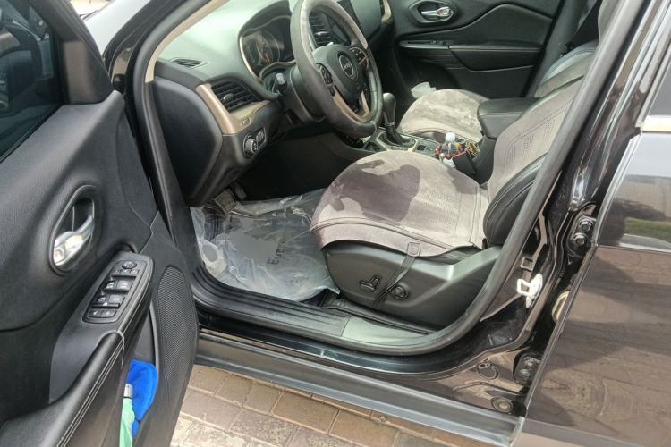 Used Jeep Cherokee 2016 2.4L Leading Edition Driver Seat