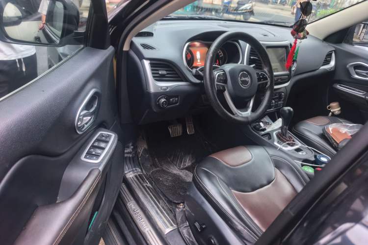 Used Jeep Cherokee 2016 2.4L Leading Smart Version Driver Seat