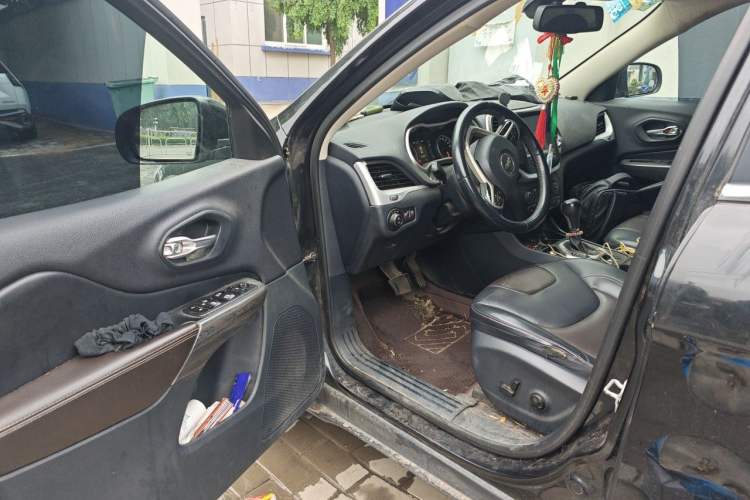Used Jeep Cherokee 2016 2.4L Leading Smart Version Driver Seat
