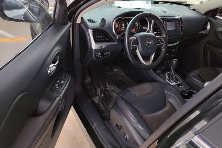 Used Jeep Cherokee 2016 2.4L Professional Edition Driver Seat