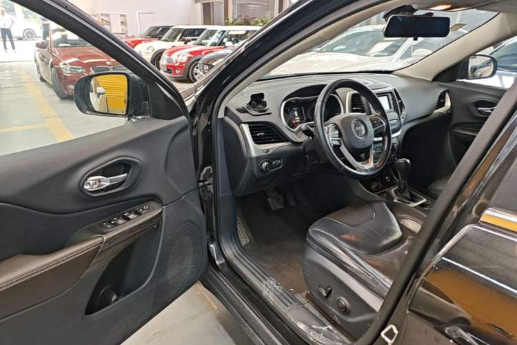 Used Jeep Cherokee 2016 2.4L Leading Edition Driver Seat