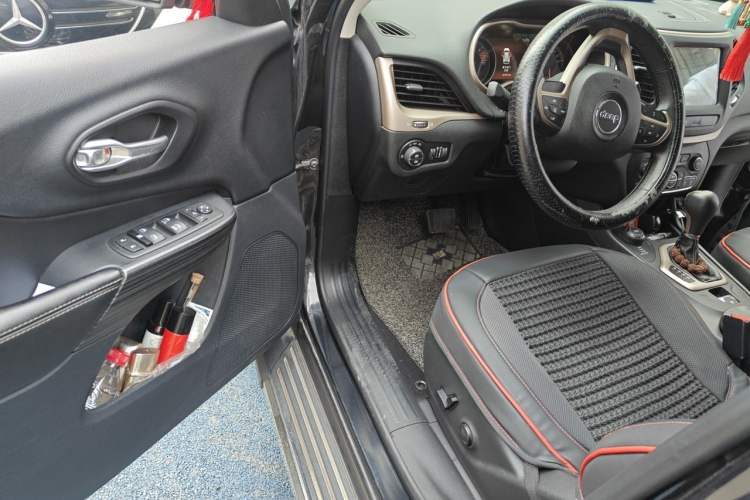 Used Jeep Cherokee 2016 2.4L Professional Smart Version Driver Seat