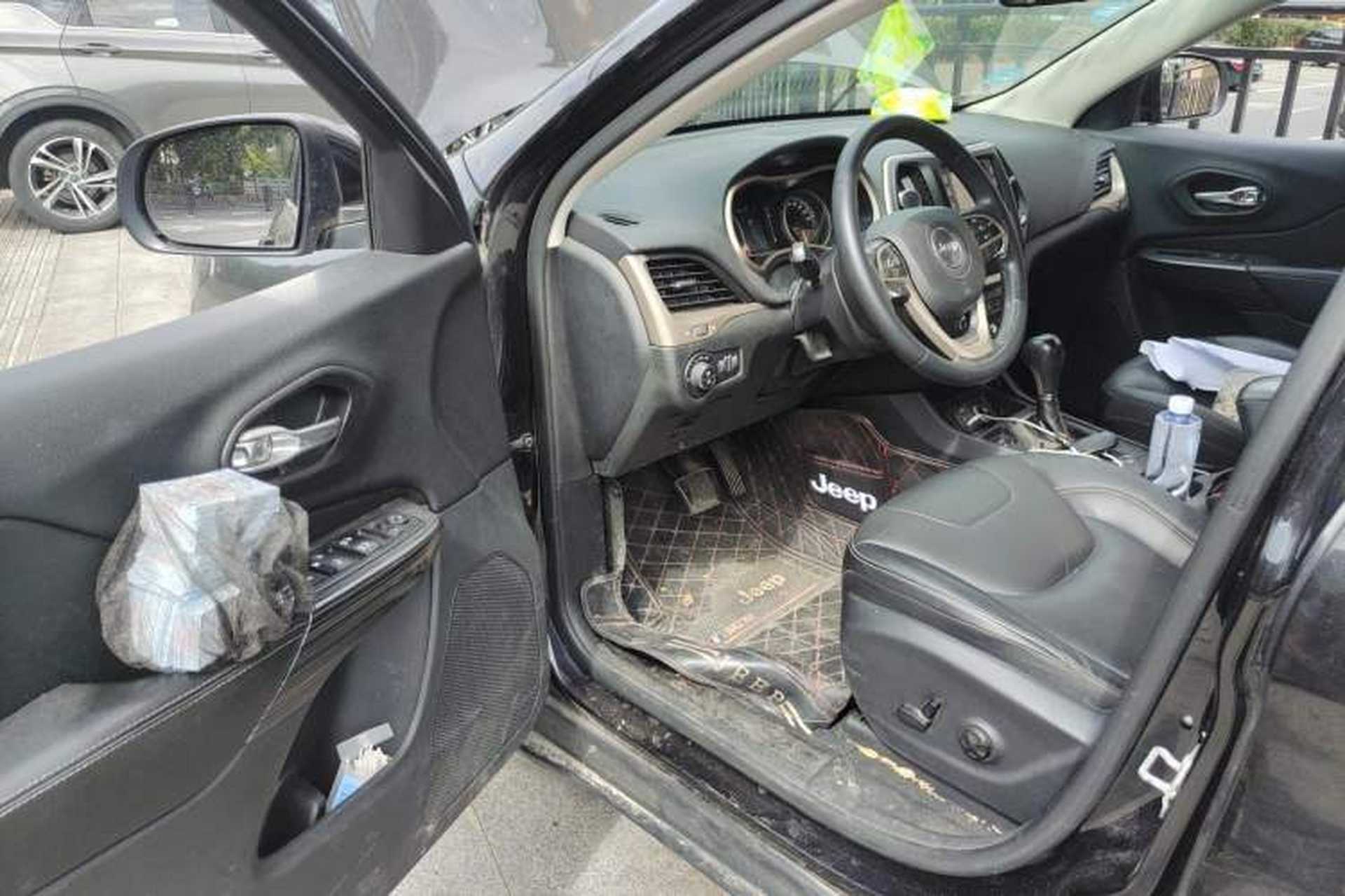 Used Jeep Cherokee 2016 2.4L Leading Edition Driver Seat