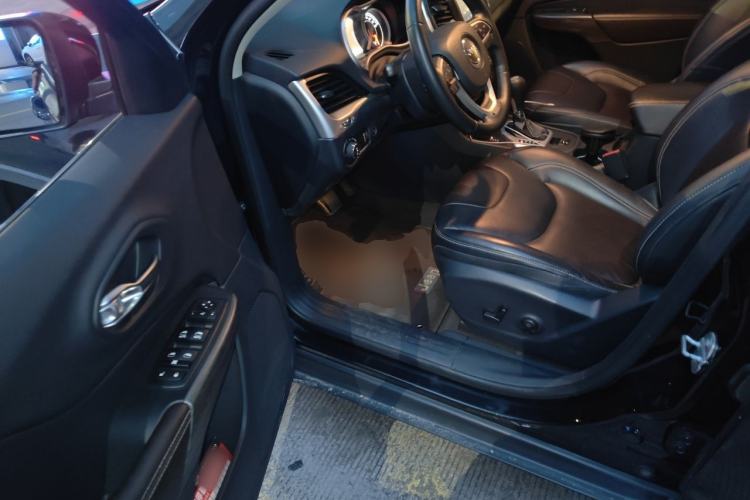 Used Jeep Cherokee 2016 2.4L Superior Edition Driver Seat