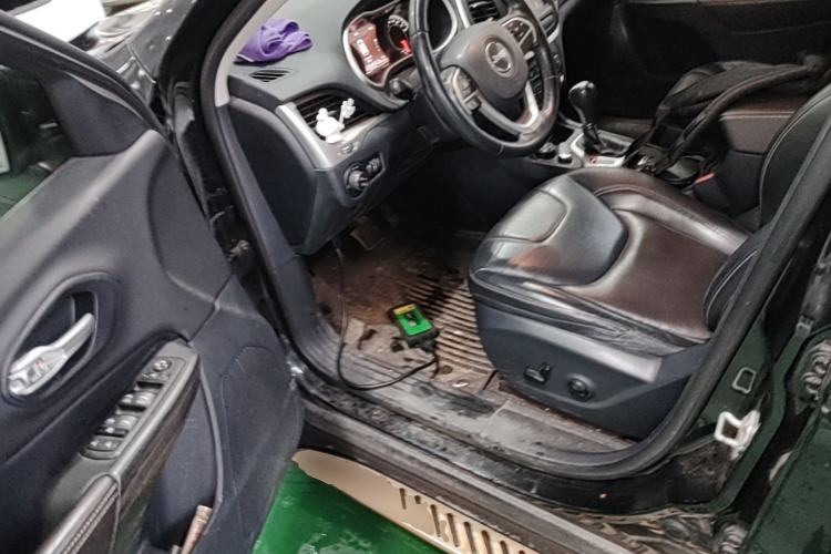 Used Jeep Cherokee 2016 2.4L Professional Smart Version Driver Seat