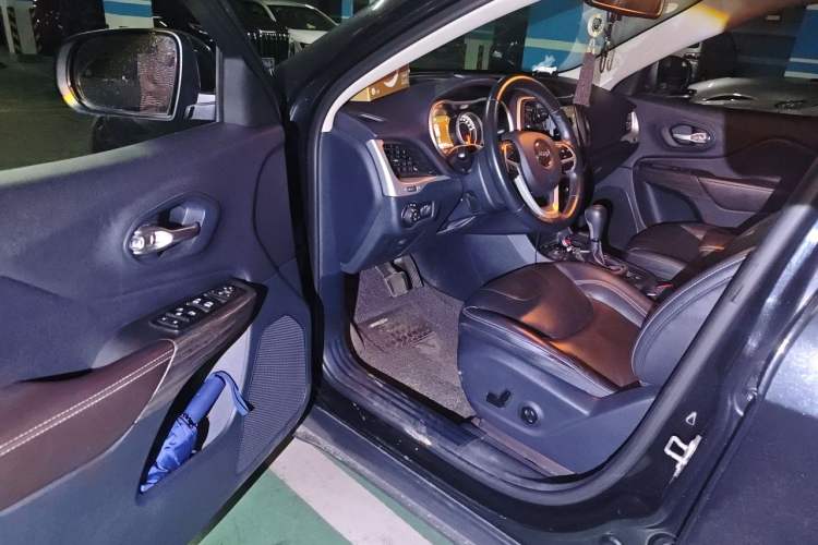 Used Jeep Cherokee 2016 2.4L Professional Smart Version Driver Seat