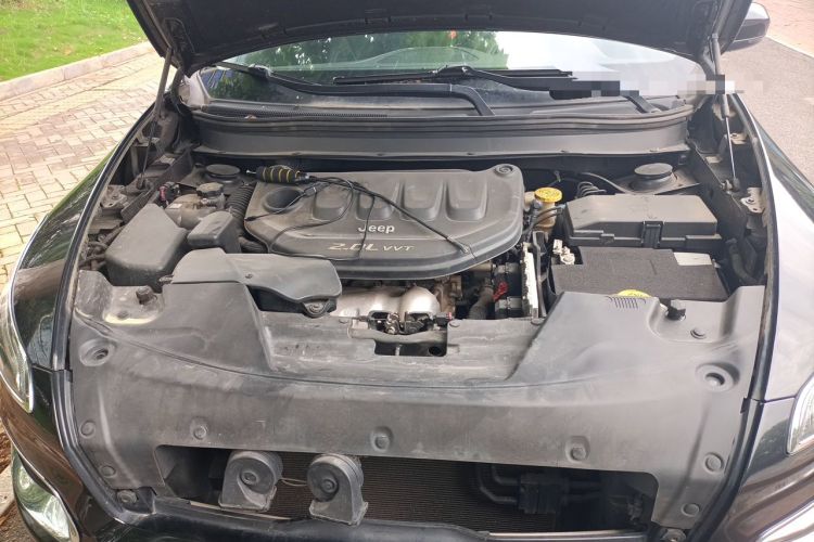 Used Jeep Cherokee 2016 2.0L Superior Edition Engine Bay