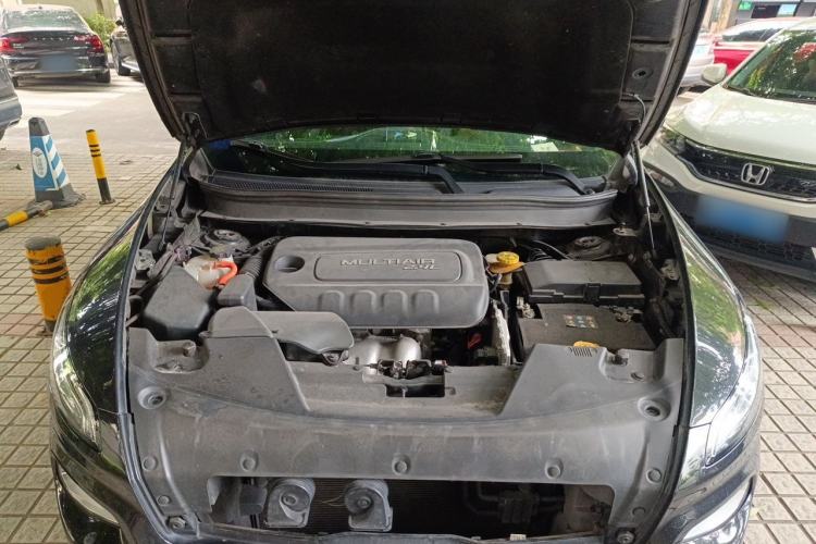 Used Jeep Cherokee 2016 2.4L Superior Edition Engine Bay