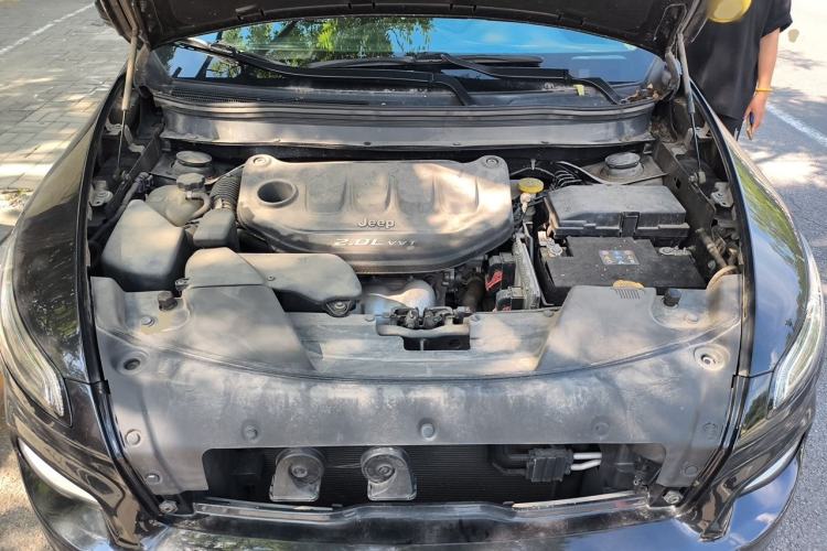 Used Jeep Cherokee 2016 2.0L Superior Edition Engine Bay