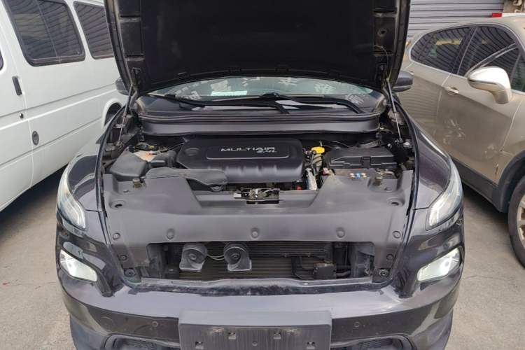 Used Jeep Cherokee 2016 2.4L Leading Edition Engine Bay