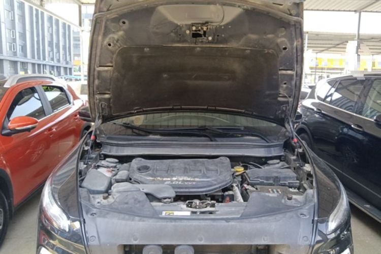 Used Jeep Cherokee 2016 2.0L Superior Edition Engine Bay