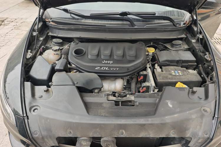 Used Jeep Cherokee 2016 2.0L Superior Edition Engine Bay