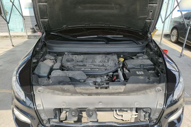 Used Jeep Cherokee 2016 2.0L Superior Edition Engine Bay