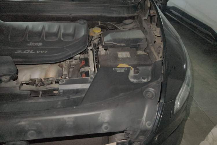Used Jeep Cherokee 2016 2.0L Superior Edition Engine Bay Left