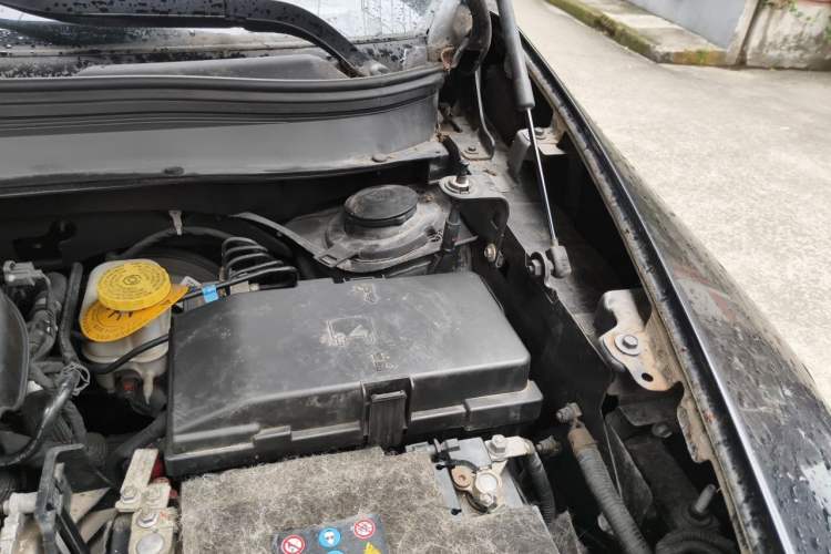 Used Jeep Cherokee 2016 2.4L Professional Smart Version Engine Bay Left