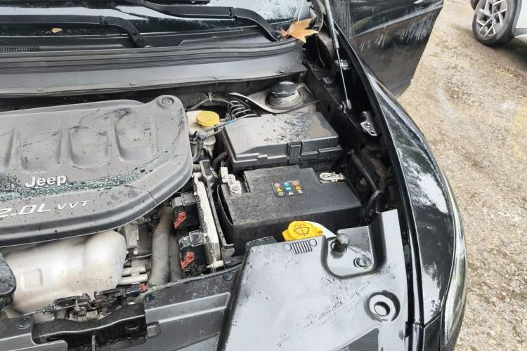 Used Jeep Cherokee 2016 2.0L Superior Edition Engine Bay Left