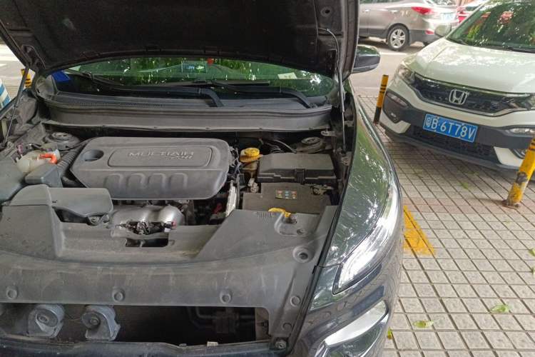 Used Jeep Cherokee 2016 2.4L Superior Edition Engine Bay Left