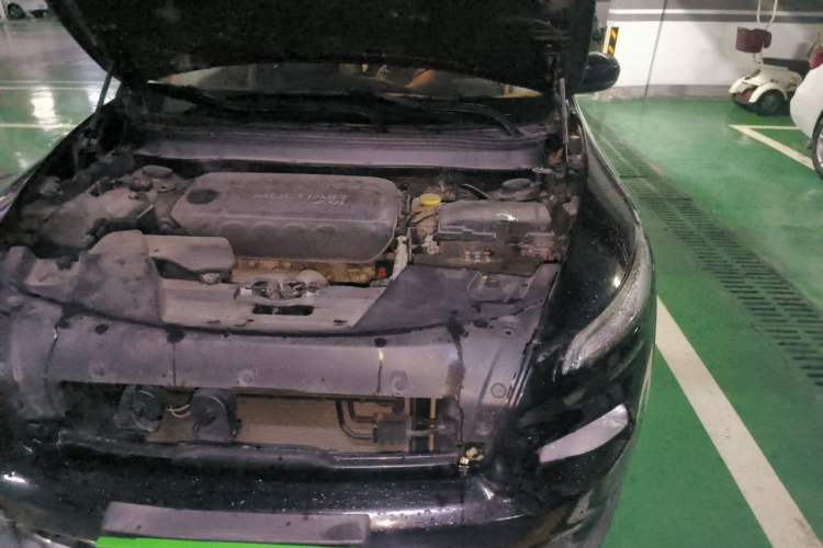 Used Jeep Cherokee 2016 2.4L Professional Edition Engine Bay Left