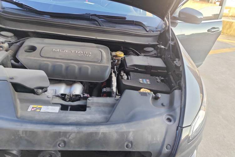 Used Jeep Cherokee 2016 2.4L Professional Edition Engine Bay Left
