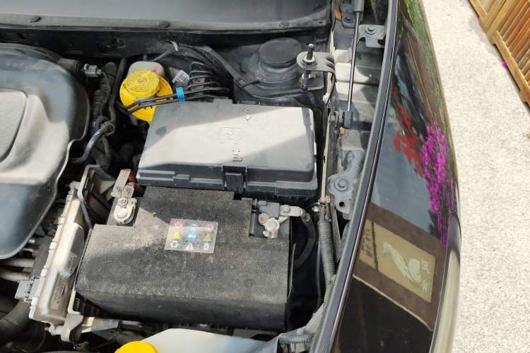 Used Jeep Cherokee 2016 2.4L Professional Smart Version Engine Bay Left