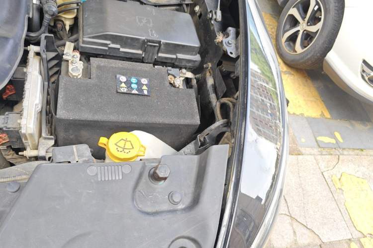 Used Jeep Cherokee 2016 2.4L Professional Smart Version Engine Bay Left