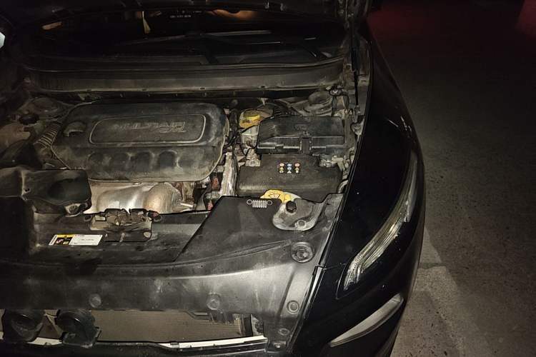 Used Jeep Cherokee 2016 2.4L Leading Edition Engine Bay Left