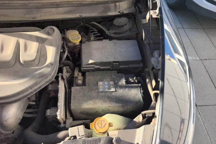 Used Jeep Cherokee 2016 2.0L Superior Edition Engine Bay Left