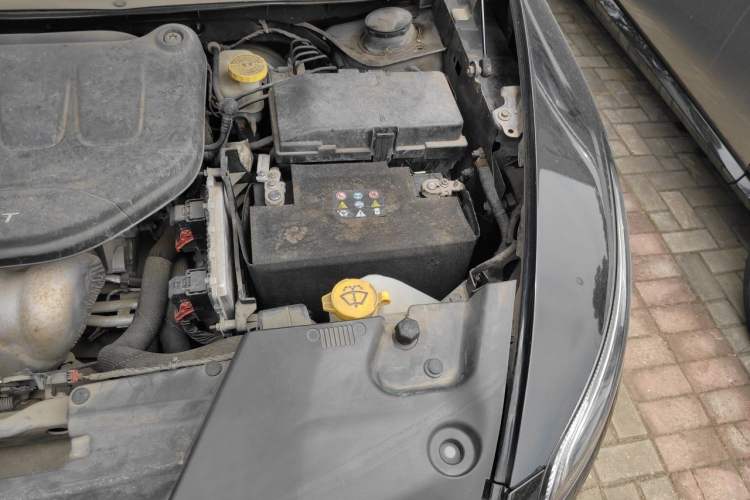 Used Jeep Cherokee 2016 2.0L Superior Edition Engine Bay Left