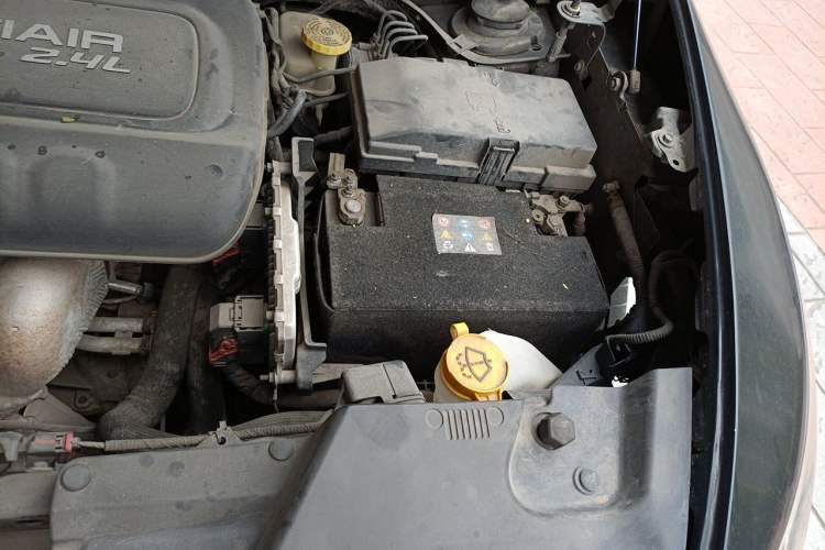 Used Jeep Cherokee 2016 2.4L Superior Edition Engine Bay Left