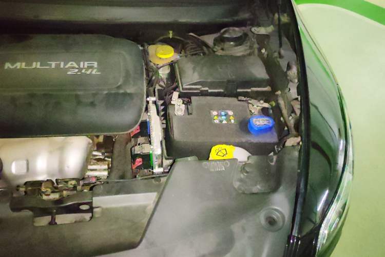 Used Jeep Cherokee 2016 2.4L Superior Edition Engine Bay Left