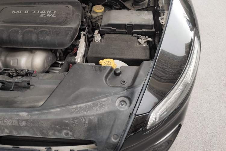 Used Jeep Cherokee 2016 2.4L Professional Edition Engine Bay Left