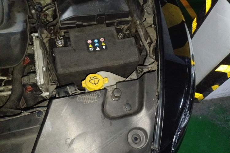 Used Jeep Cherokee 2016 2.4L Professional Edition Engine Bay Left