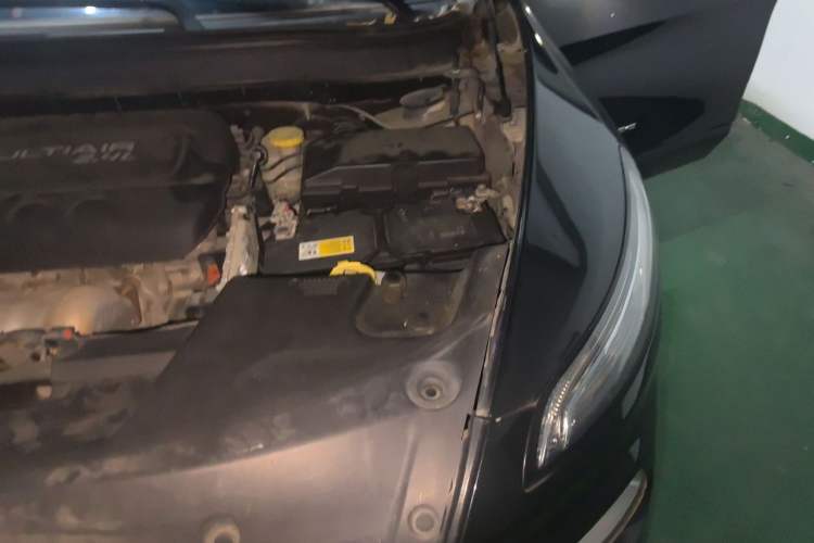 Used Jeep Cherokee 2016 2.4L Leading Edition Engine Bay Left