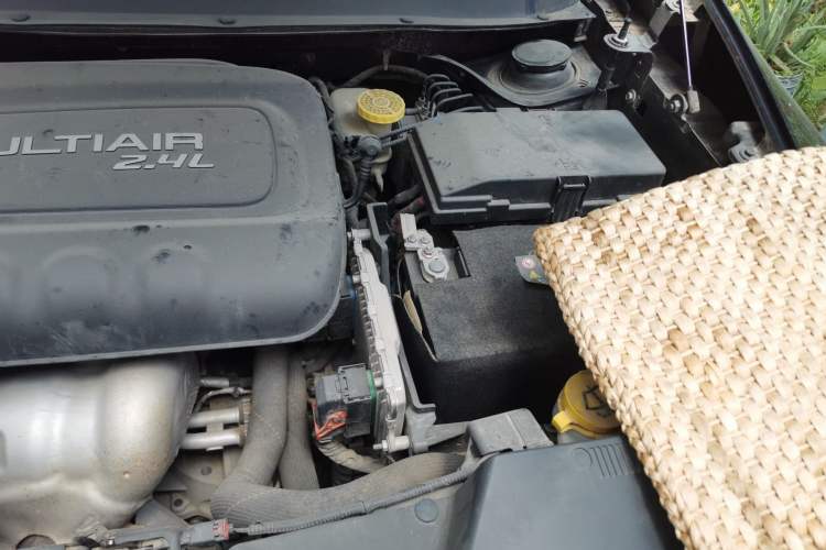 Used Jeep Cherokee 2016 2.4L Professional Edition Engine Bay Left