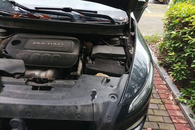 Used Jeep Cherokee 2016 2.4L Leading Edition Engine Bay Left