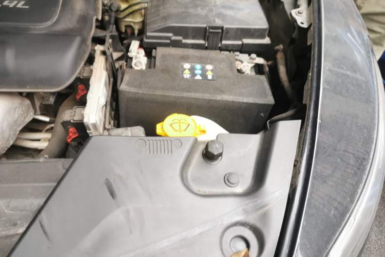 Used Jeep Cherokee 2016 2.4L Professional Edition Engine Bay Left