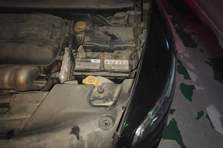 Used Jeep Cherokee 2016 2.4L Leading Edition Engine Bay Left