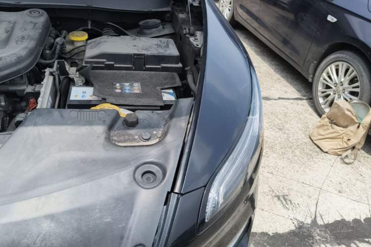 Used Jeep Cherokee 2016 2.0L Superior Edition Engine Bay Left