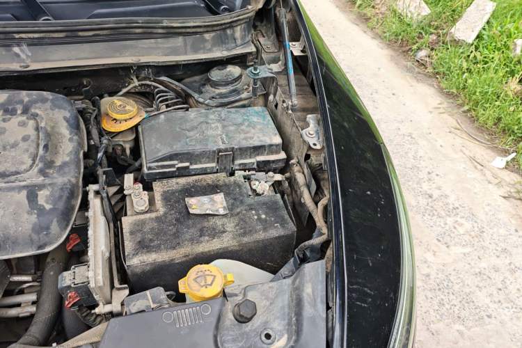 Used Jeep Cherokee 2016 2.4L Professional Edition Engine Bay Left