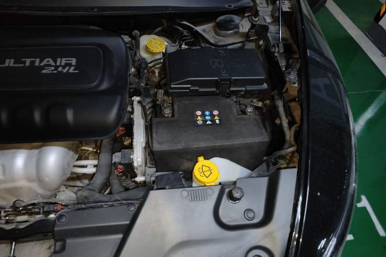 Used Jeep Cherokee 2016 2.4L Professional Edition Engine Bay Left