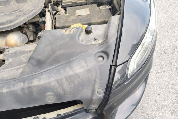 Used Jeep Cherokee 2016 2.0L Superior Edition Engine Bay Left