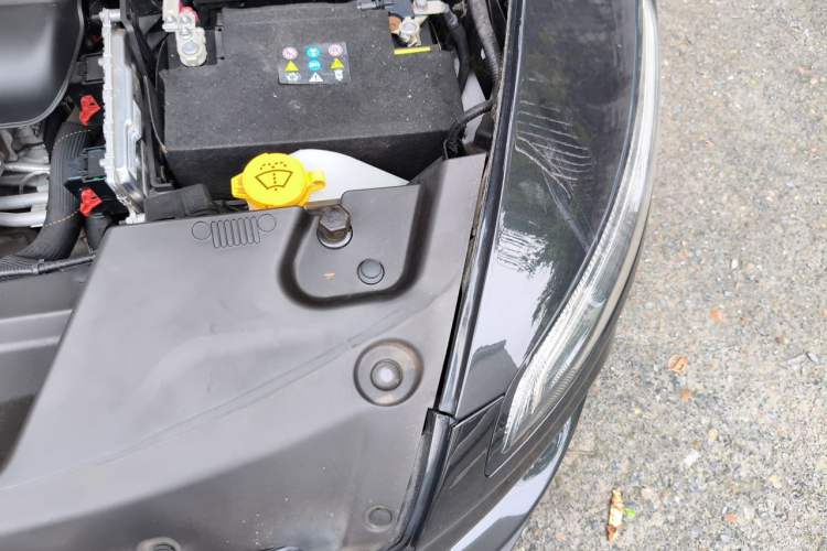 Used Jeep Cherokee 2016 2.4L Professional Smart Version Engine Bay Left