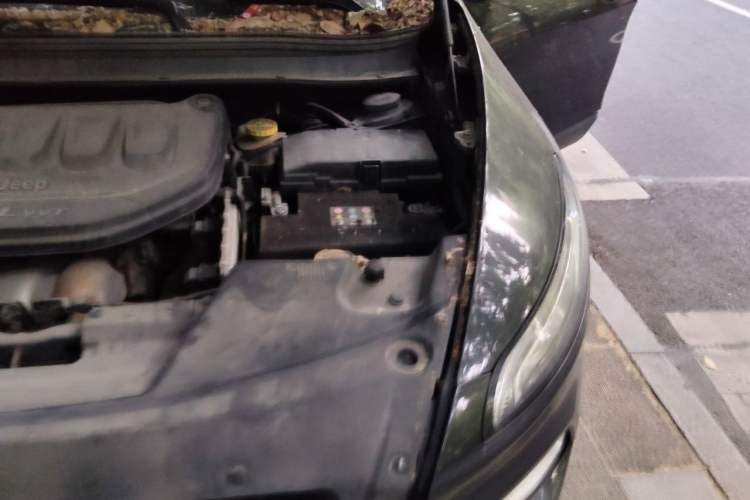 Used Jeep Cherokee 2016 2.0L Superior Edition Engine Bay Left