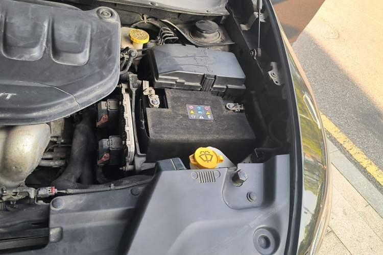 Used Jeep Cherokee 2016 2.0L Superior Edition Engine Bay Left
